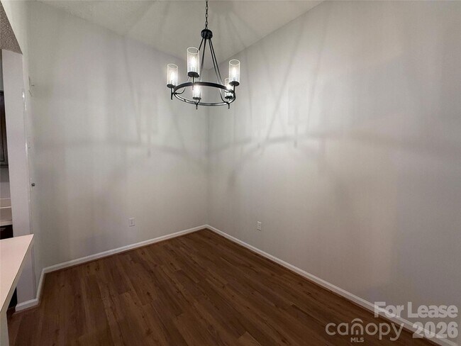 Foto del edificio - 415 W 8th St