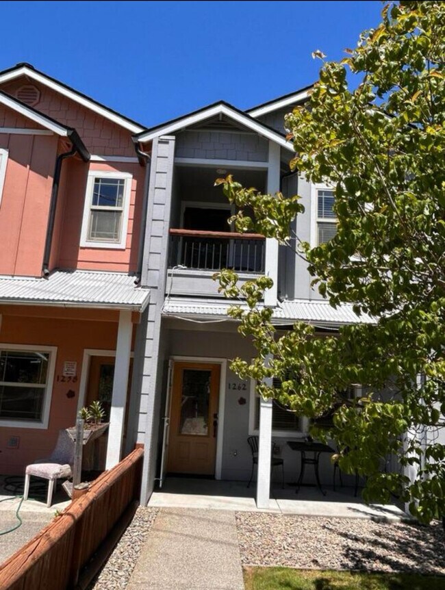Building Photo - 1262 Fruitdale Dr