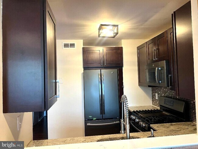 Building Photo - 3706 Vale Ln