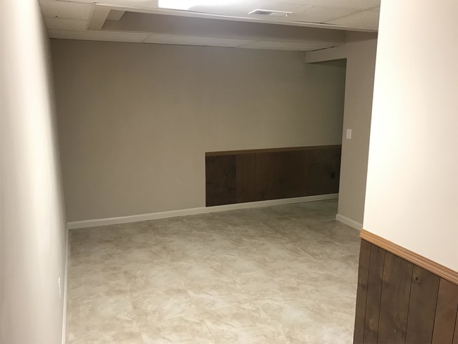 Foto del edificio - 709 E Main St