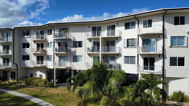 Foto del edificio - 1967 S Ocean Blvd