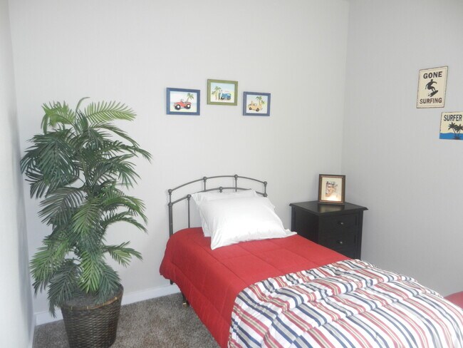 Building Photo - AVAILABLE NOW! LUXURY TOWNHOME LOCATED IN ...