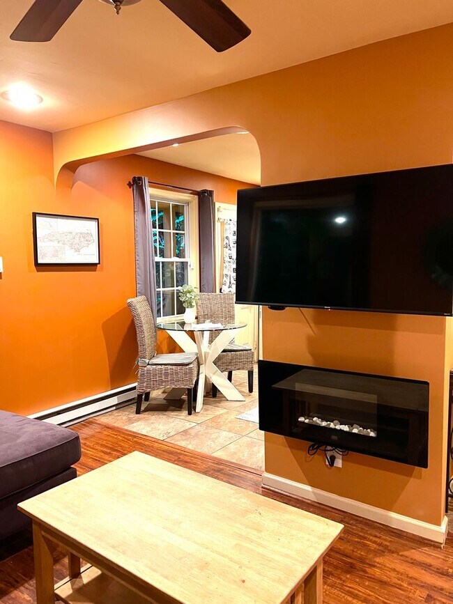 Foto del edificio - Completely Furnished Rental, 2 Bedrooms in...