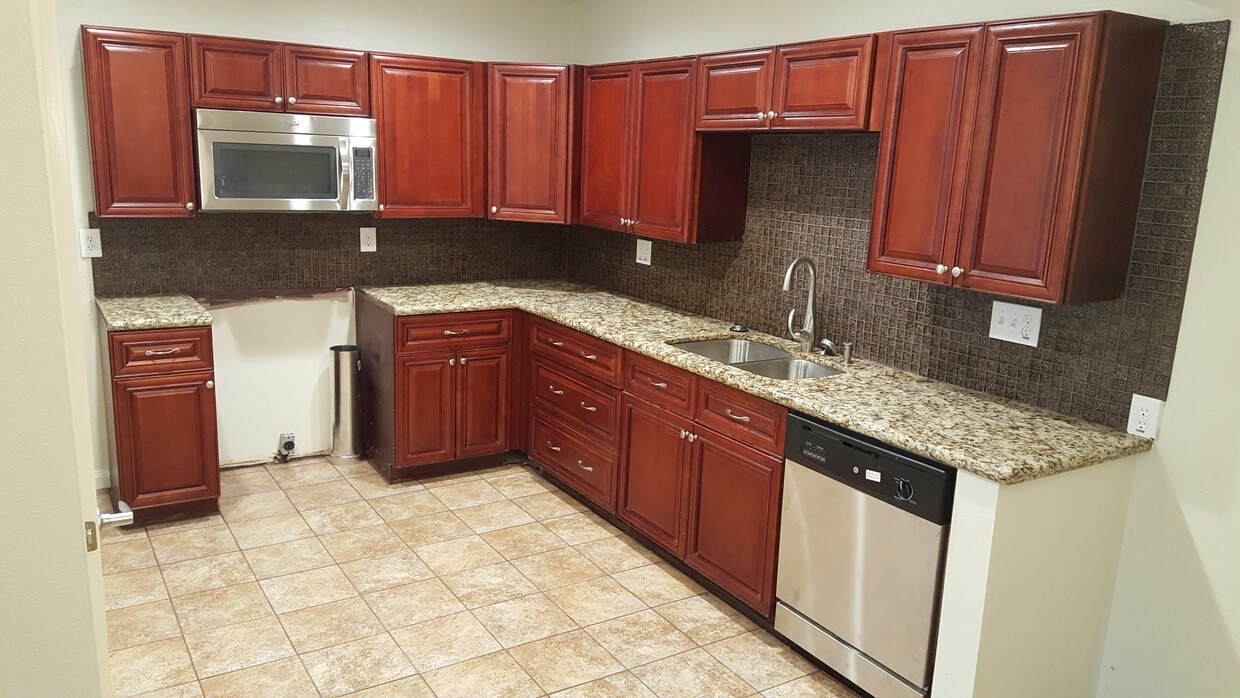 Primary Photo - 10555 Turtlewood Ct