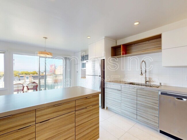Foto del edificio - 2642 Greenwich St