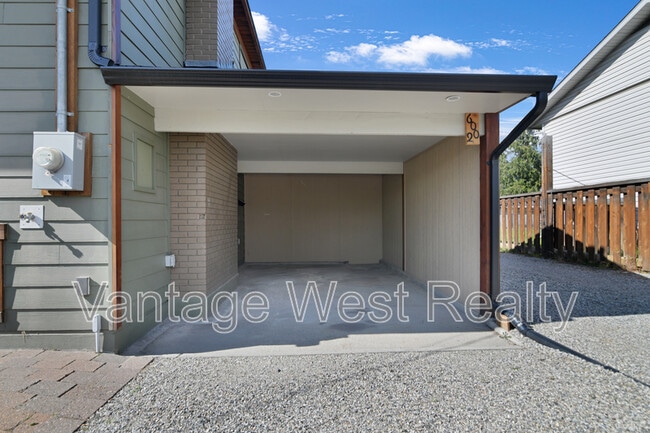 Building Photo - 600-600 Hollydell Rd