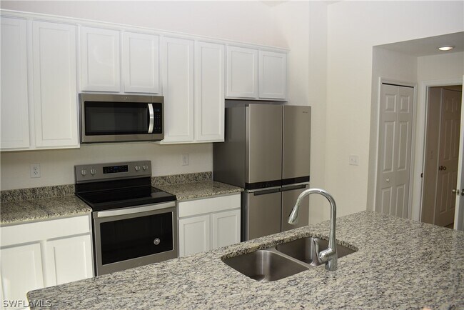 Building Photo - 3437 Renault Cir