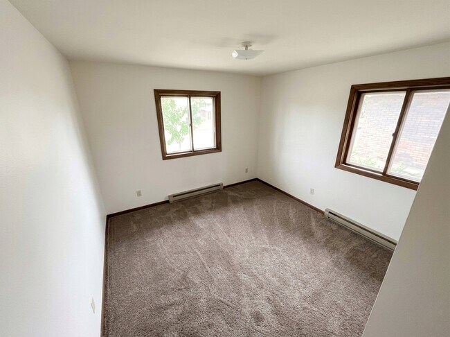 Foto del edificio - 2536 Spooner Ave