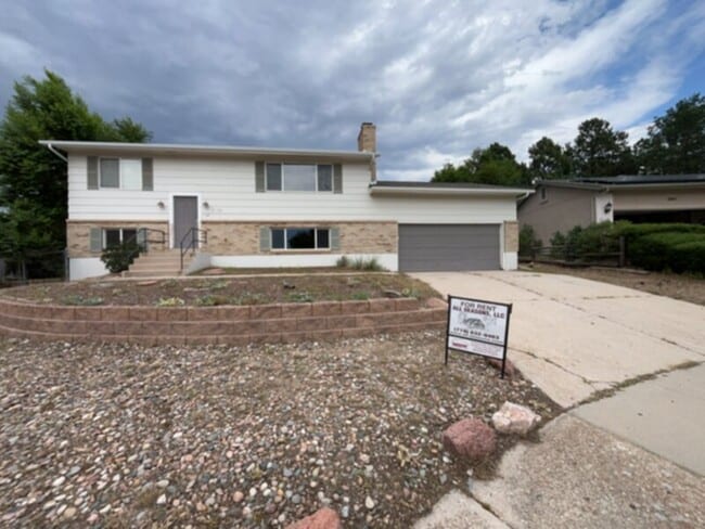 Fabulous bi level home in Vista Grand Terrace - Fabulous bi level home in Vista Grand Terrace