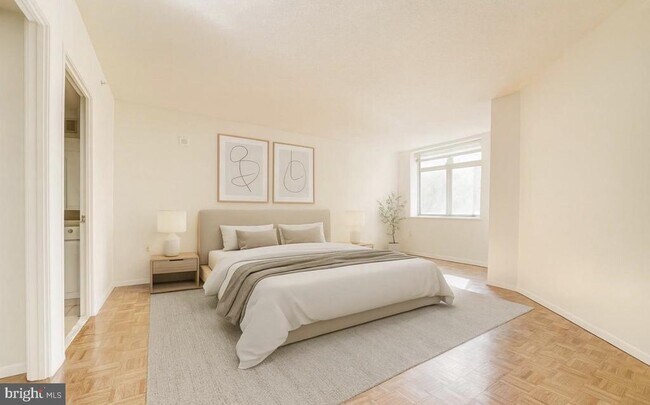 Foto del edificio - 7111 Woodmont Ave