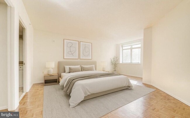 Building Photo - 7111 Woodmont Ave