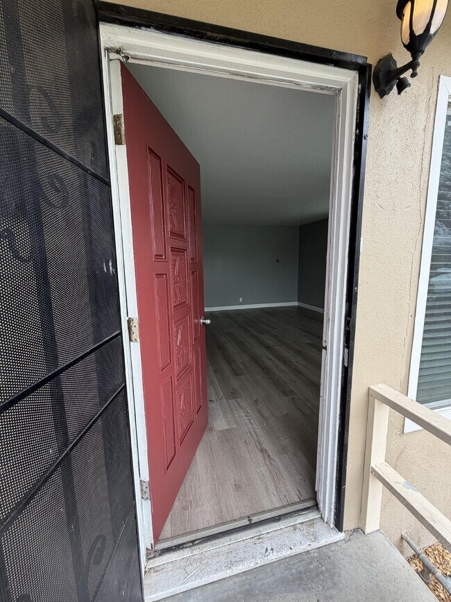 Building Photo - Charming 3-Bed, 2-Bath Gem with 1,372 Sq Ft of Comfort in Modesto!