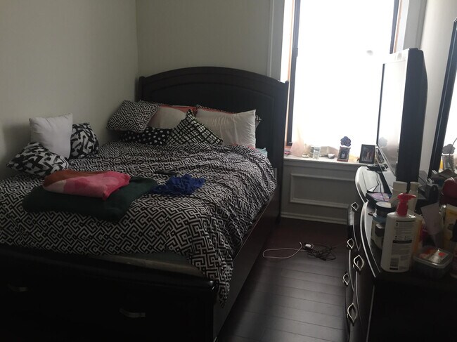 adult bedroom - 1226 S Broad St