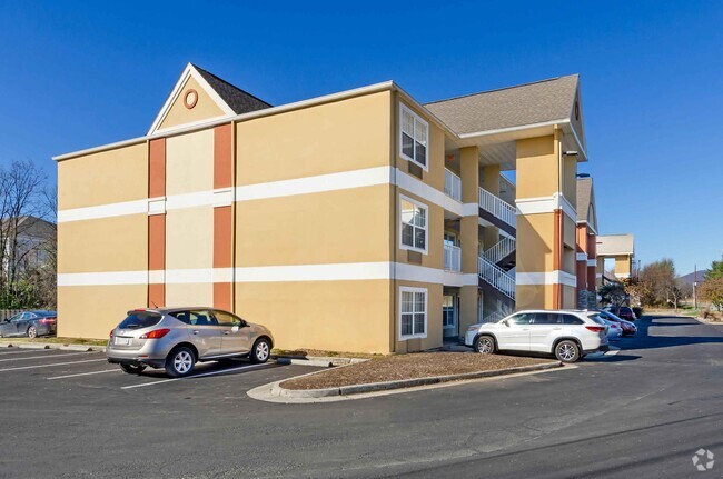 Building Photo - Furnished Studio-Roanoke - Airport