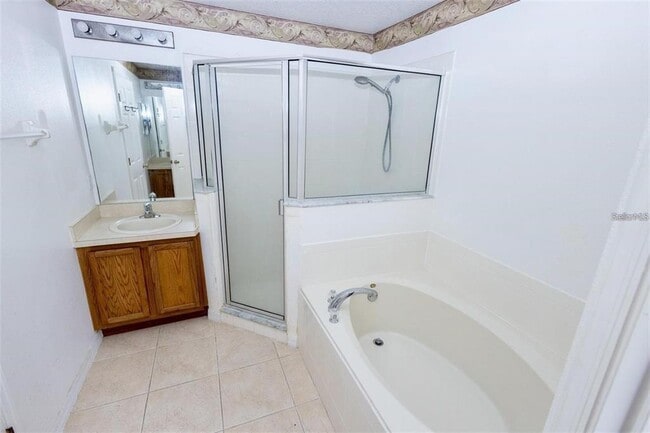 Building Photo - 818 Carrousel Ln