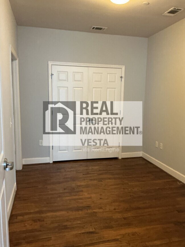 Foto del edificio - 470 Poplar St