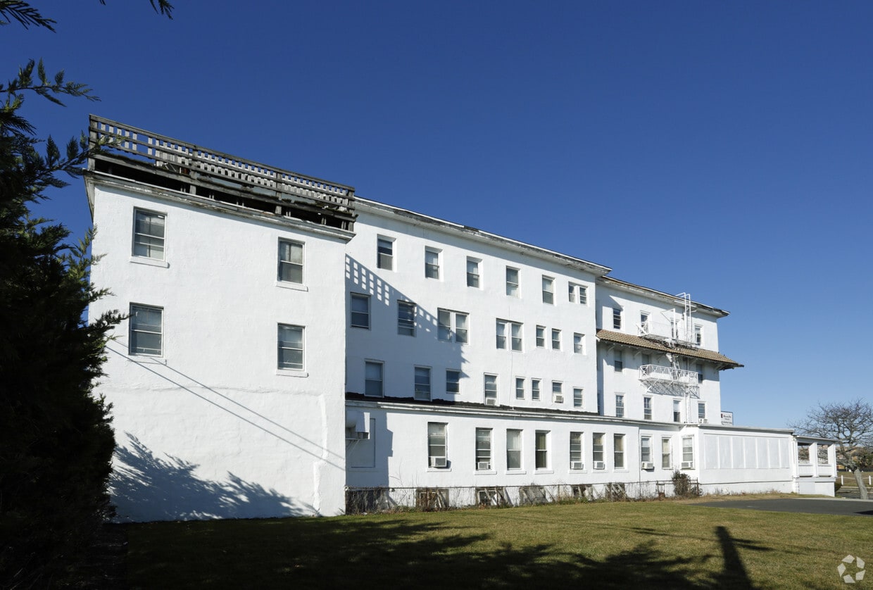 Building Photo - 208 3rd Ave
