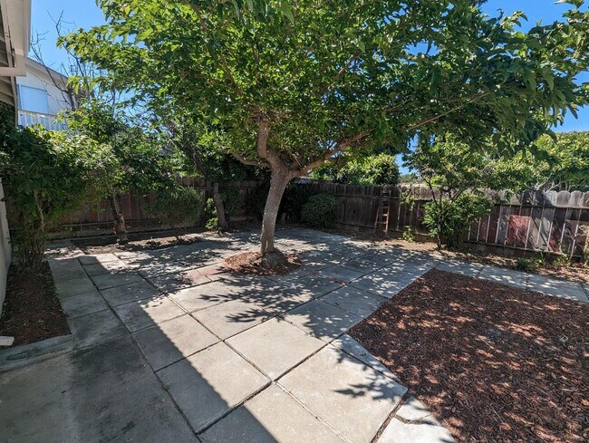 Building Photo - 485 S Fair Oaks Ave