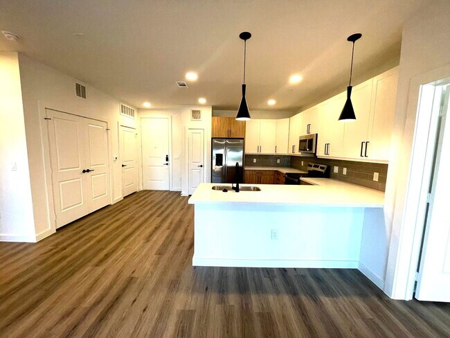 Building Photo - 701 Saginaw Sq Blvd