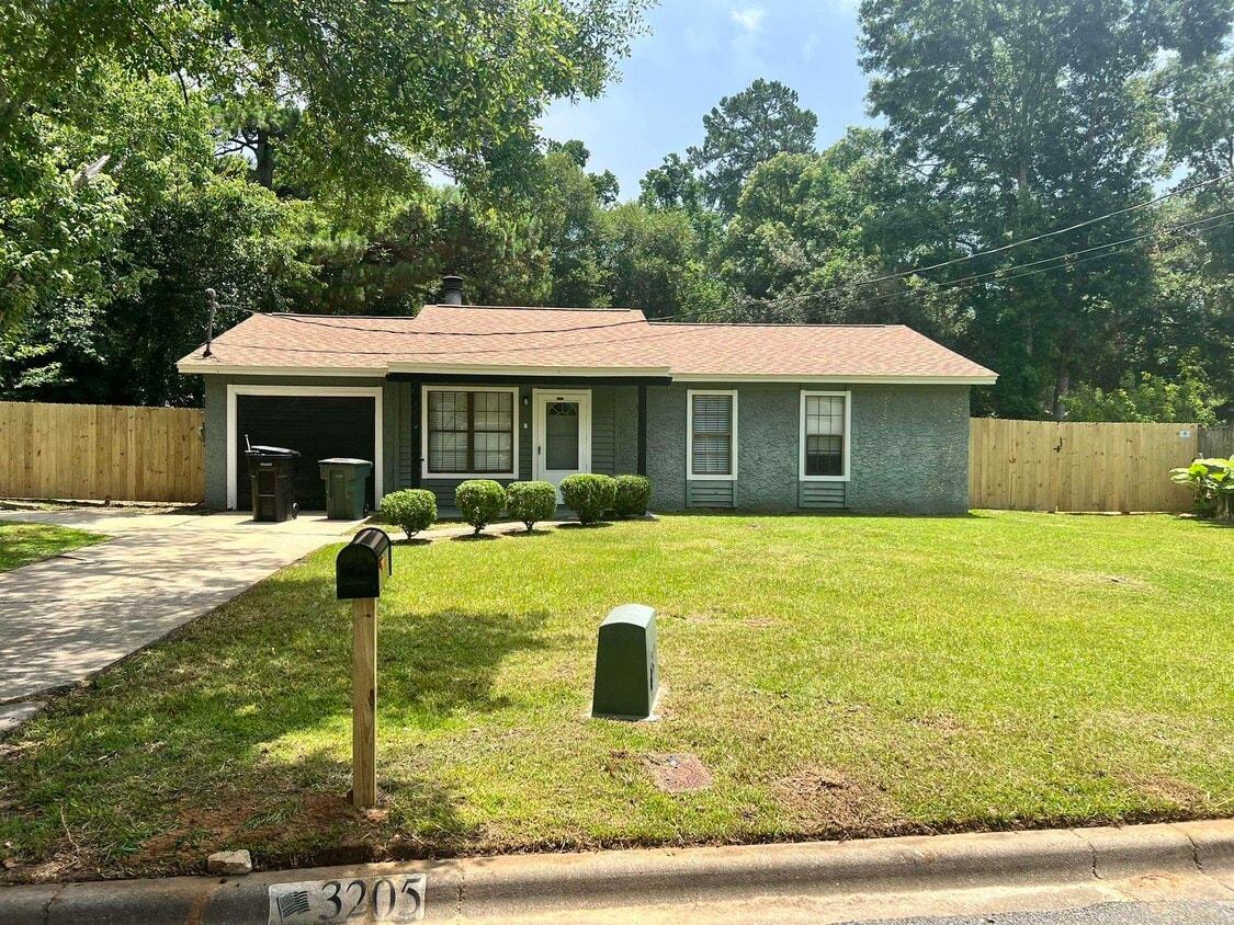 Primary Photo - 3205 Hester Dr