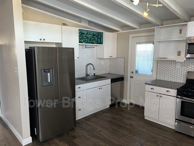 Building Photo - 832 Inglewood Dr