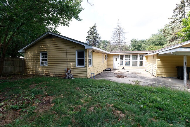 Building Photo - 519 Conant Ave