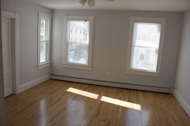 Building Photo - 28 Summit St