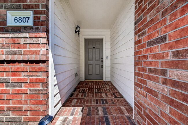 Foto del edificio - 6807 Lauderwick Ct