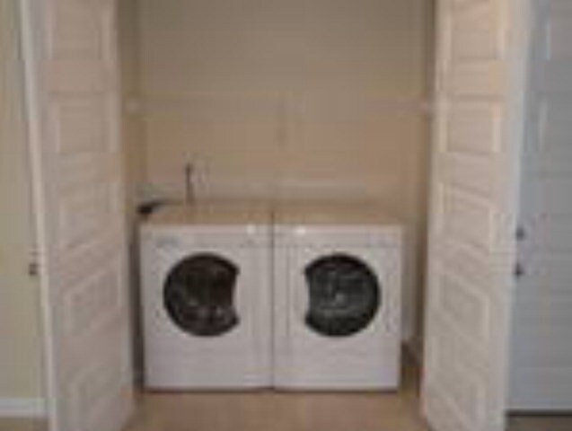 Building Photo - 1037 Autumn Leaf Dr