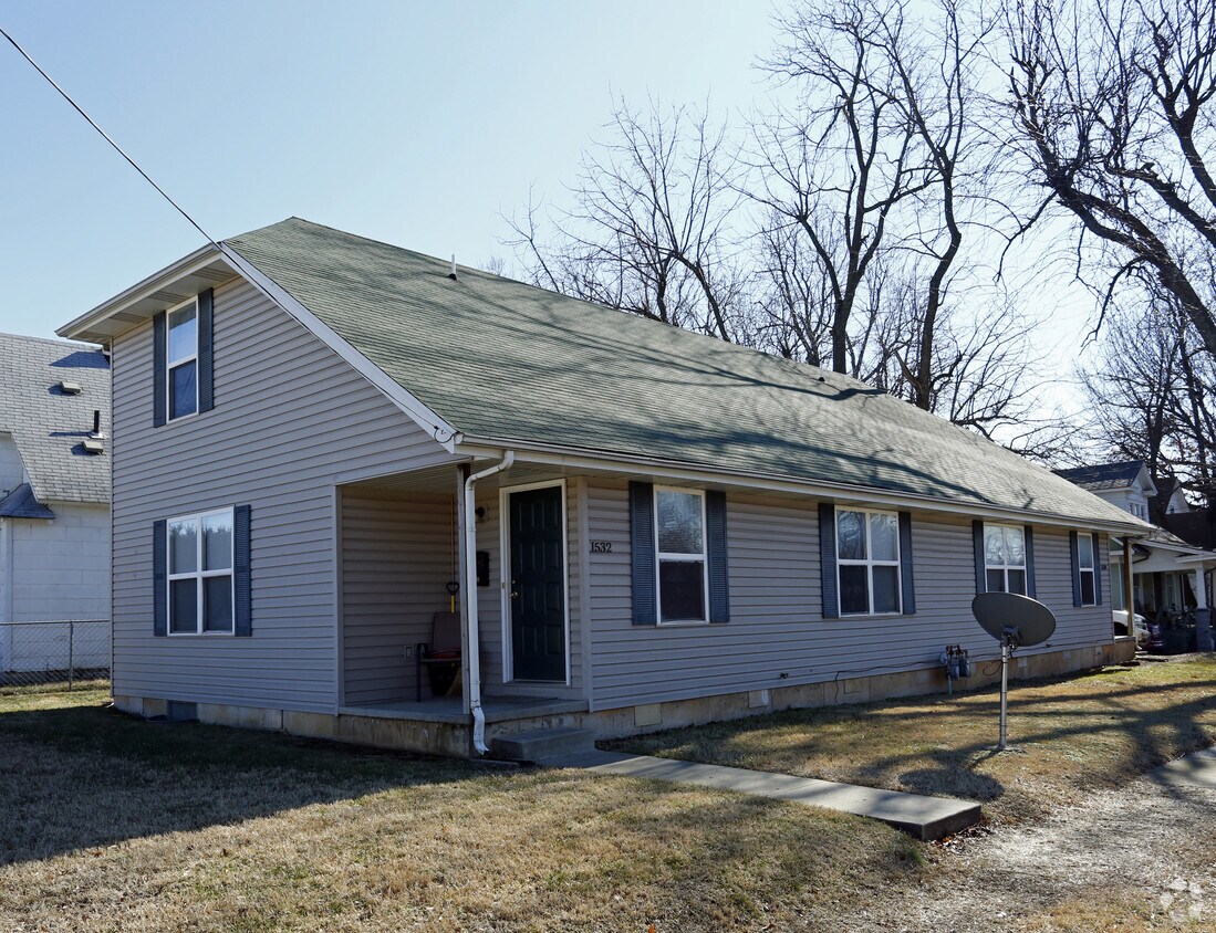 Building Photo - 1528 N Lyon Ave