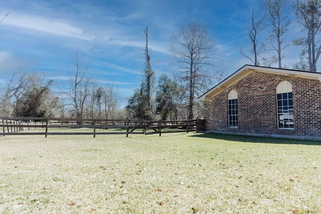 Building Photo - 230 Myers Ln