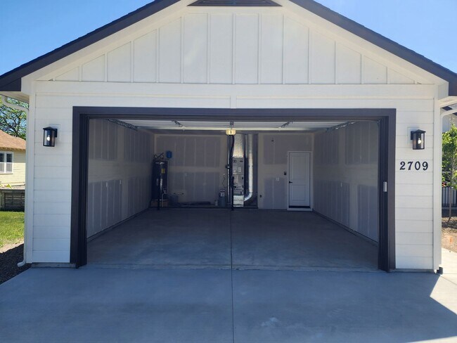 Foto del edificio - New Construction 3 bed 2 bath 2 car garage