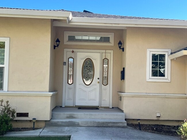 Foto del edificio - FURNISHED SHORT TERM 6-9 MONTHS TERMS AVAI...