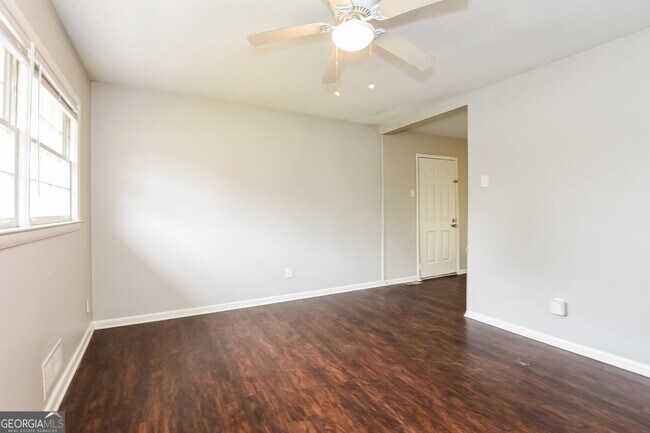 Foto del edificio - 251 Essex Dr