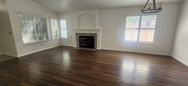 Foto del edificio - 6415 Canyon Creek Way