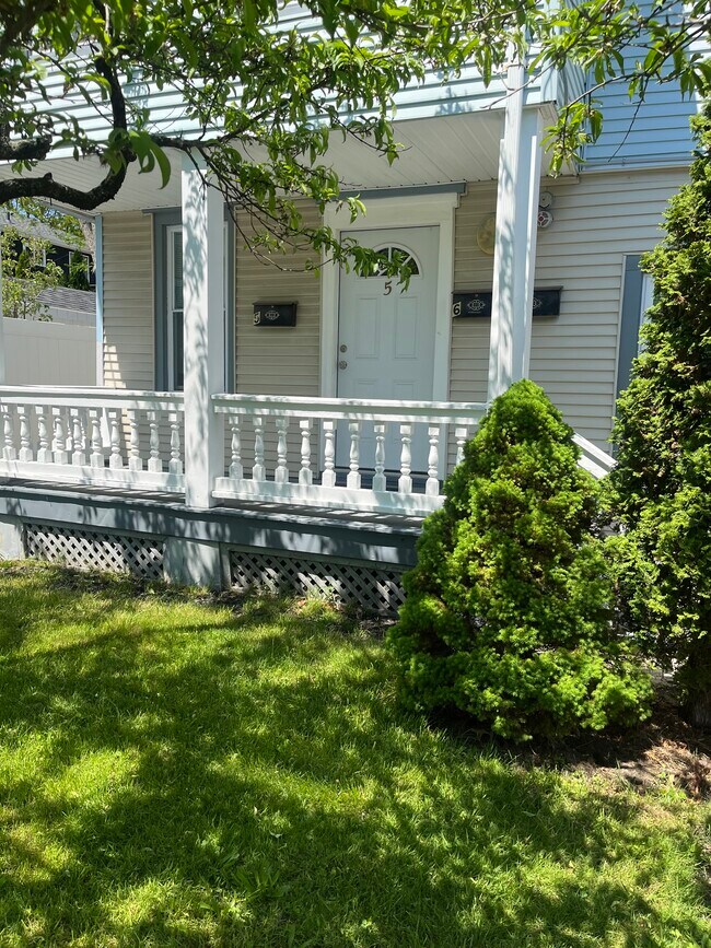 Building Photo - 511 7th Ave