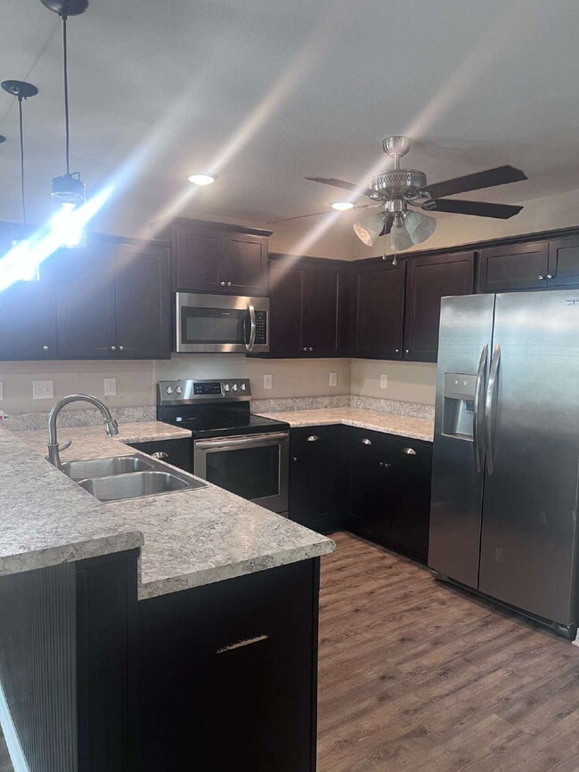 Building Photo - 426 Eisenhower Dr