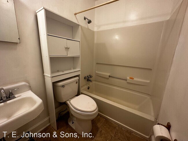 Foto del edificio - 3 br, 1 bath House - 708 W 26th