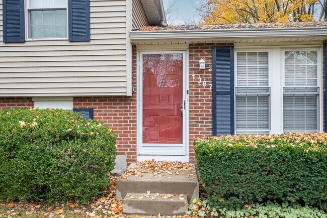 Foto del edificio - Inviting home with private fenced yard for pets