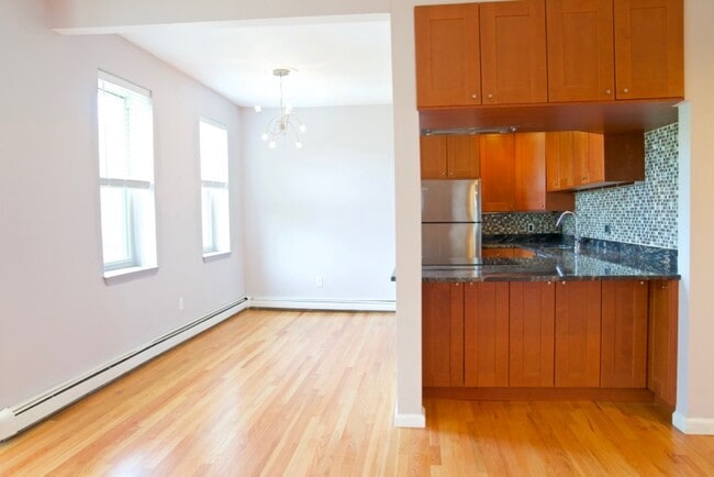 Building Photo - 390 Riverway