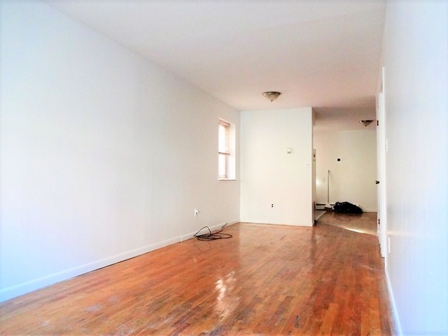 Building Photo - 88-34 Saint James Avenue