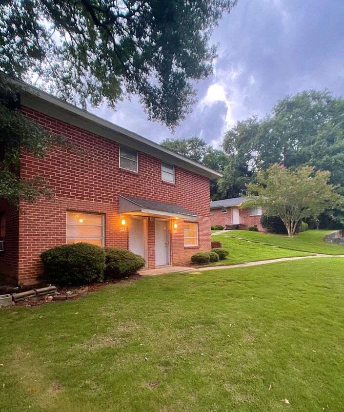 Primary Photo - 405 E Thach Ave