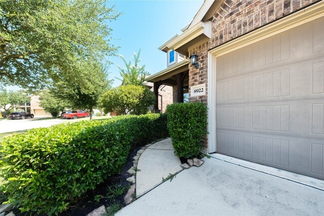 Building Photo - 8922 Pinenut Dr