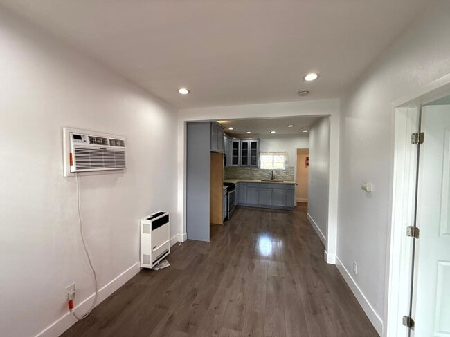 Foto del edificio - Beautiful spacious detached 2 bedrooms - 1...