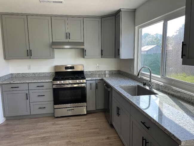 Building Photo - 837 Lightwood Ct