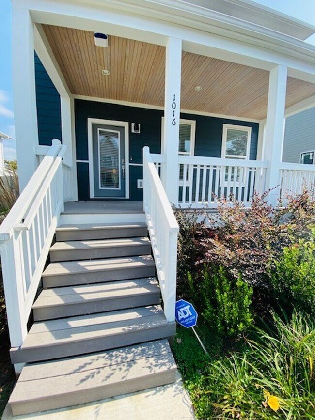 Foto del edificio - Beautiful 4 bedroom 4 bathroom house in th...
