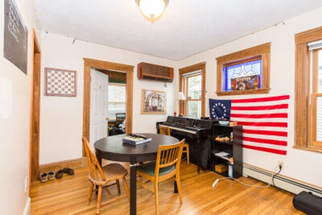 Building Photo - Beautiful 2 Bed 2 Bath