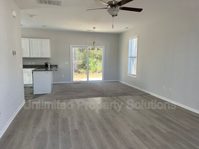 Building Photo - 1301 Putnam Dr