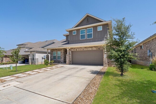 Foto del edificio - Spacious 4-Bed Oasis with Pool Access & Modern Upgrades in New Braunfels