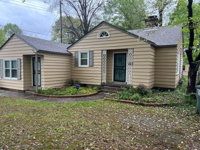Building Photo - 2 Bedroom (could be a 3 bedroom, 1 Bathroo...